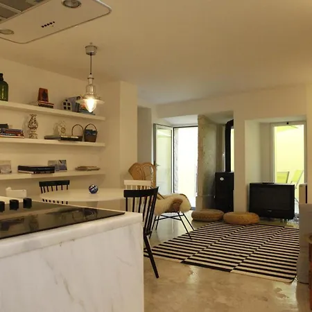 Rosa Of Mouraria's Apartment, Apartment *