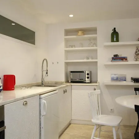 Rosa Of Mouraria's Apartment, *